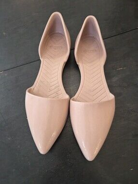 Women’s Pointed Native Flats